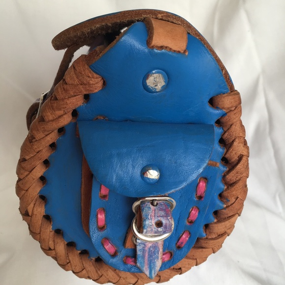 Handmade Mexican Round Leather Crossbody Purse, Hand Painted, one-of-a-kind, - Picture 3 of 7